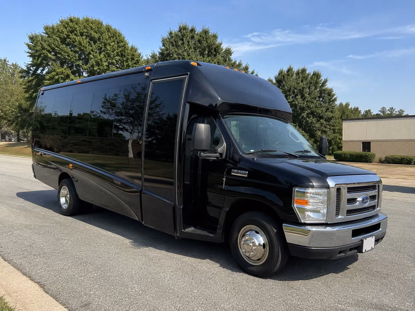 corporate airport transfer buses to and from lawton fort sill regional airport